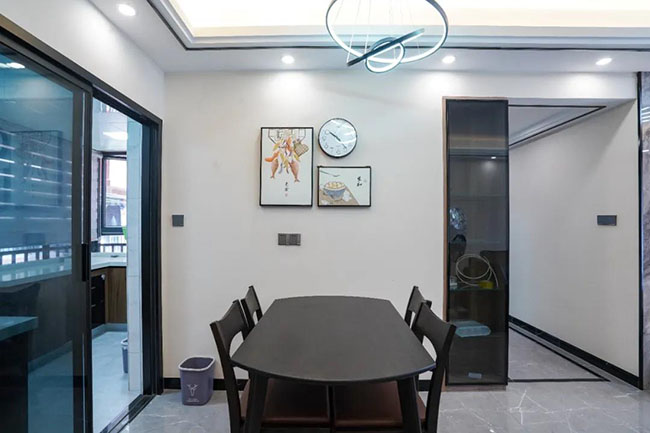 104㎡大三居，極簡風與實用主義結合，締造年輕人的舒適生活